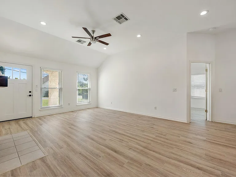 10114 Janet Loop — Photo 7