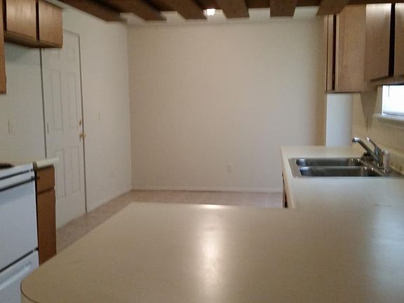 5th image of 919 Westbury Dr