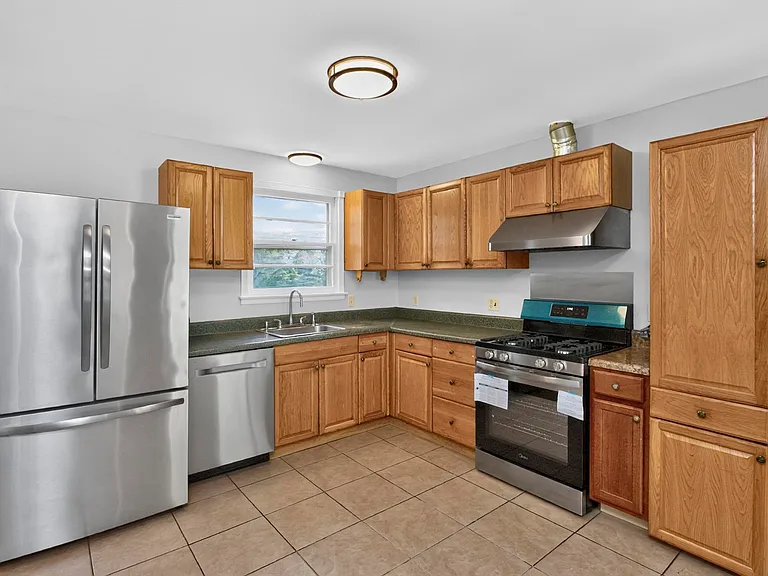 261 Eisenhower Dr — Photo 4
