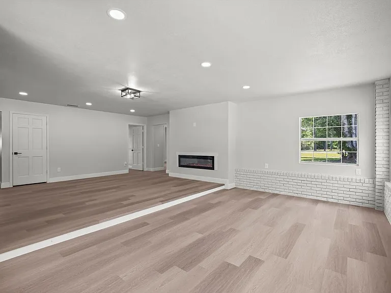 100 Redbud Woods Trl — Photo 42