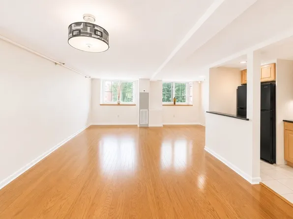 200 Market St APT 204, Lowell, MA 01852