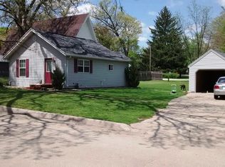 1296 34th St NE, Cedar Rapids, IA 52402