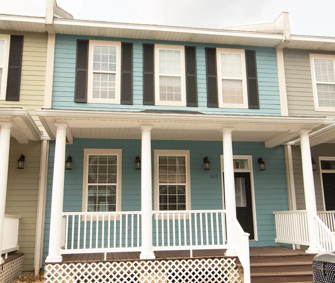 3 bed, 2.5 bath, 2240 sqft, $2,000 — Photo 1
