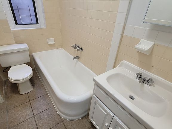 4th image of 3150 Bailey Ave APT 3L