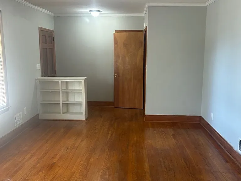2221 Hooklawn Dr — Photo 3