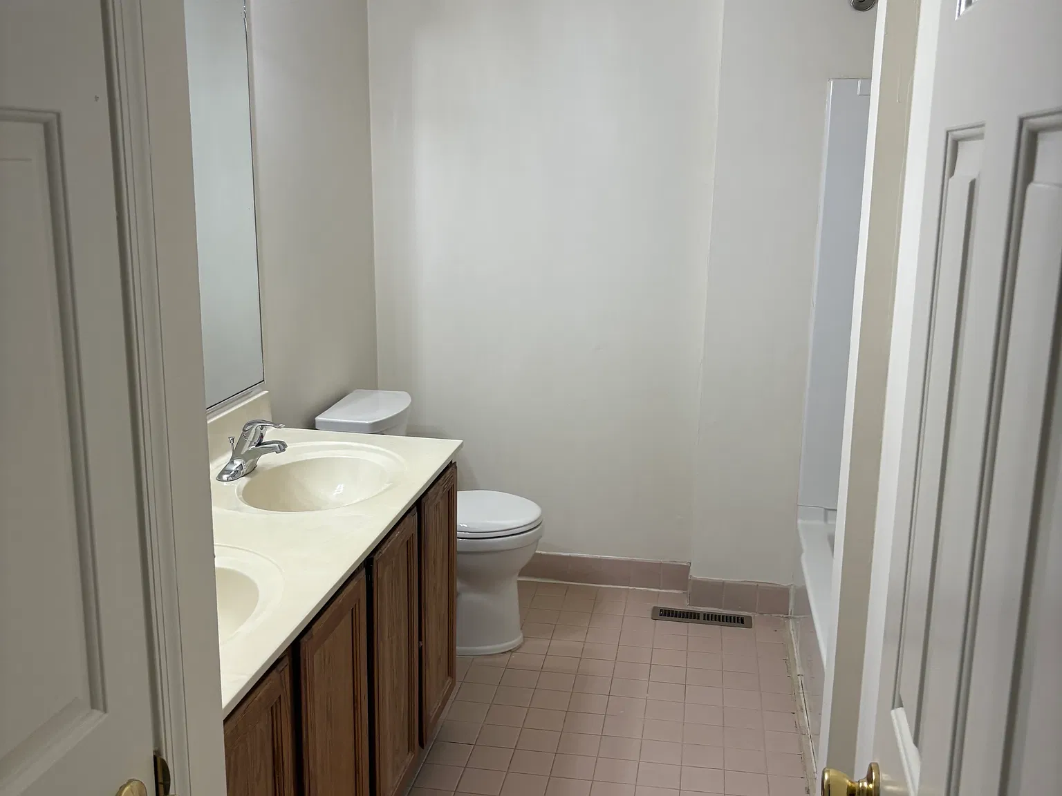 2 bed, 900 sqft, $1,850 — Photo 2