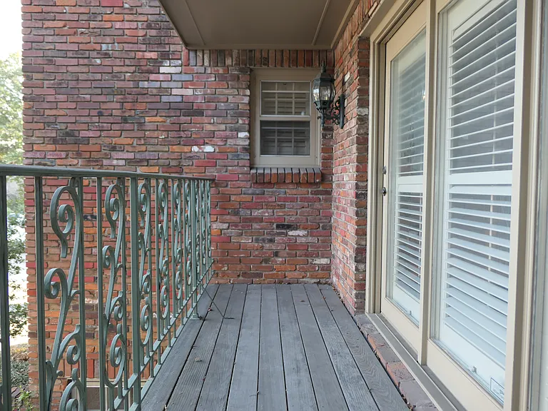 4100 Lovers Ln — Photo 21