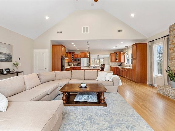 4th image of 44 Tyler Rd