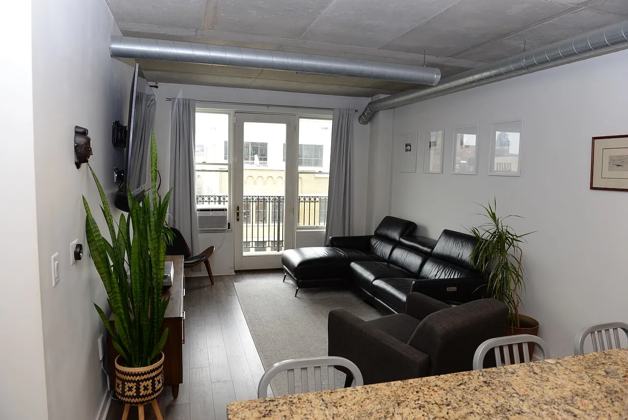 2 bed, 925 sqft, $2,295 — Photo 2