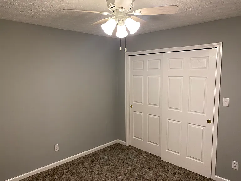455 Elizabeth Ln — Photo 10