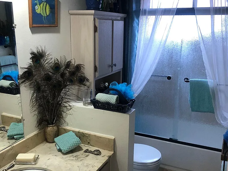 SECOND FLOOR BATH ROOM