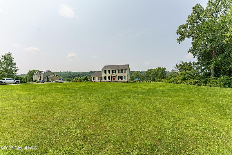 3rd image of 665 Tamarac Road