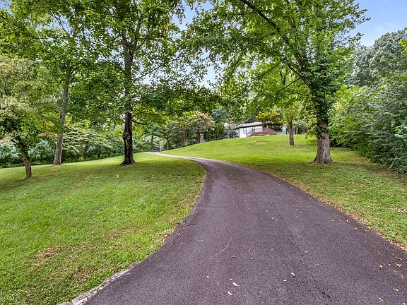 Long sweeping drive to your private home