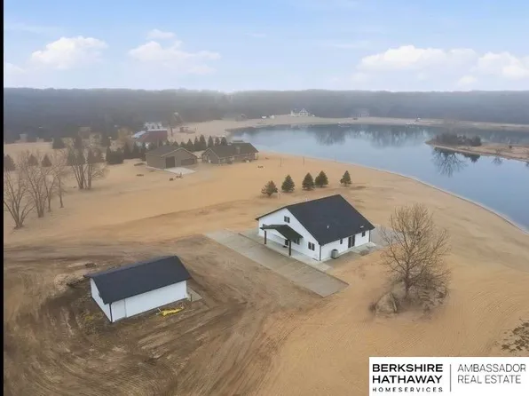 3040 Whitetail Ln, Morse Bluff, NE 68648