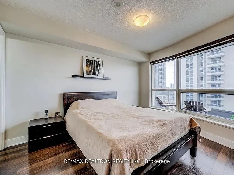 135 Village Green Sq #824 — Photo 9