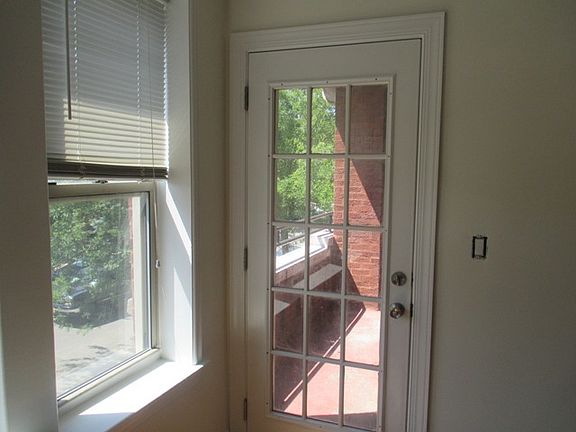 5th image of 4847 S Vincennes Ave #205
