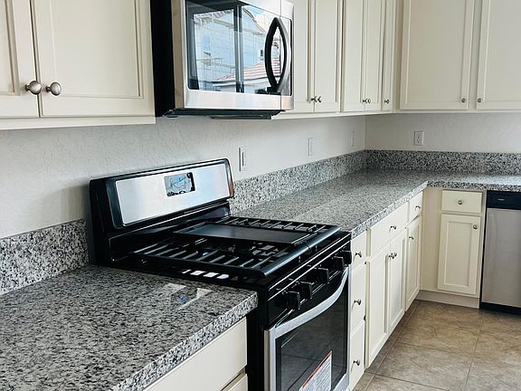 5th image of 358 Manuel Ct