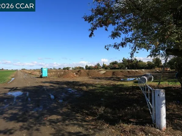 725 Vaughn Rd, Dixon, CA 95620