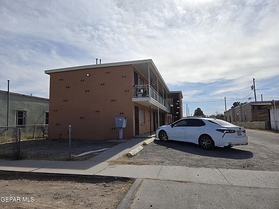 3rd image of 3216 Rivera Ave