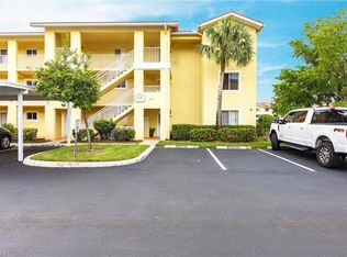 8298 Key Royal Ln APT 421, Naples, FL 34119