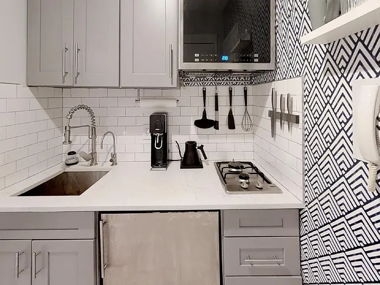 60 E 9th St #430 — Photo 3