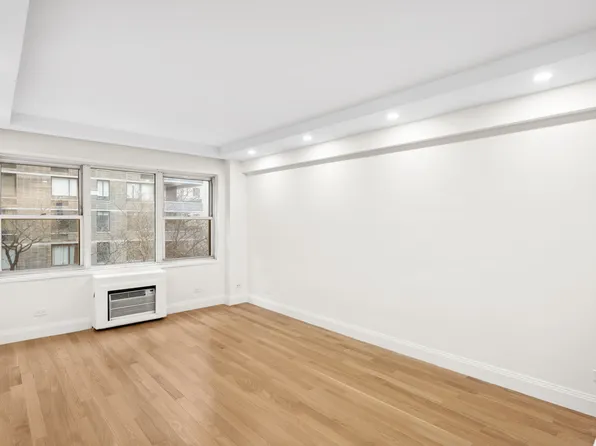 310 East 49th Street image 1 of 5