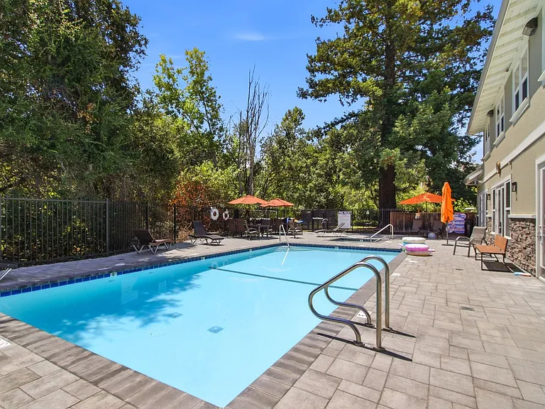 136 Creekside Village Dr — Photo 19
