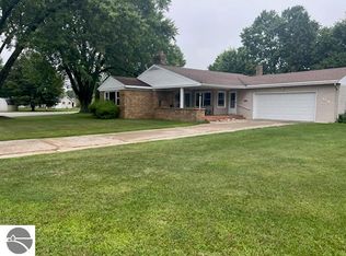 616 Lake Shore Dr, Cadillac, MI 49601