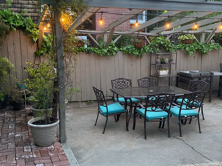 465 Finley St — Photo 3