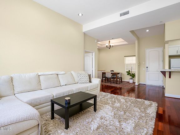 3rd image of 10740 Moorpark St APT 304
