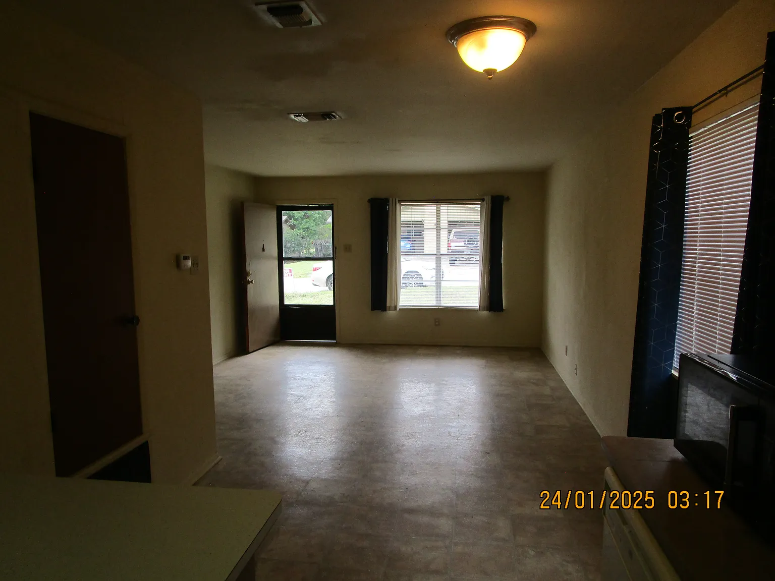 2 bed, 900 sqft, $1,275 — Photo 3
