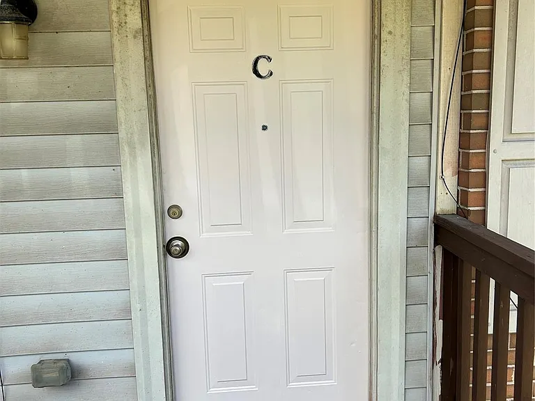2336 N Pearland Ave #C — Photo 2