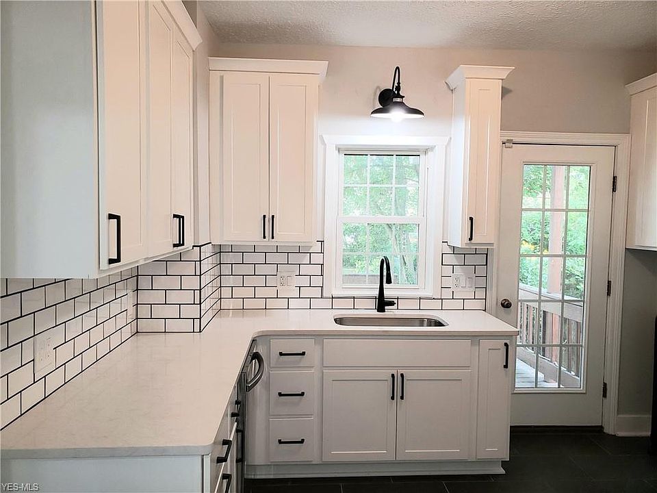 1st image of 1496 Robinwood Ave