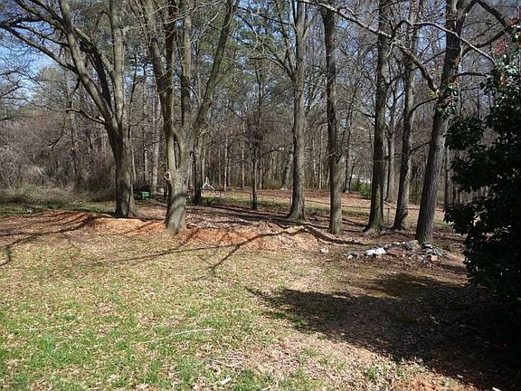 4th image of 1012 East Dr