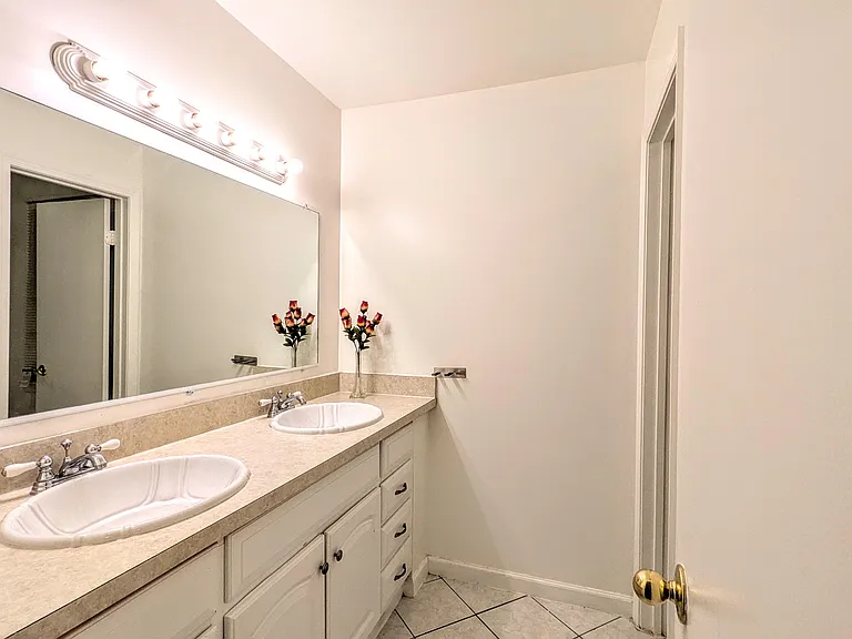 8835 Tuckerman Ln — Photo 6