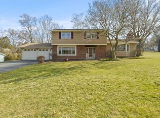 38 Bromley Rd, Pittsford, NY 14534