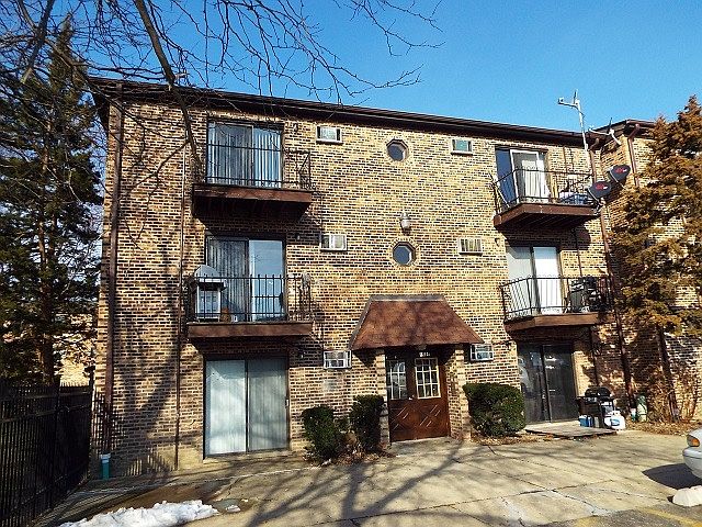 1st image of 1949 N Green Ln N APT 3A