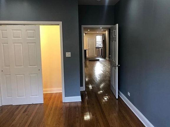 5th image of 915 N Hamlin Ave #1