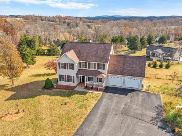 1087 Lake Front Ct, Bedford, VA 24523