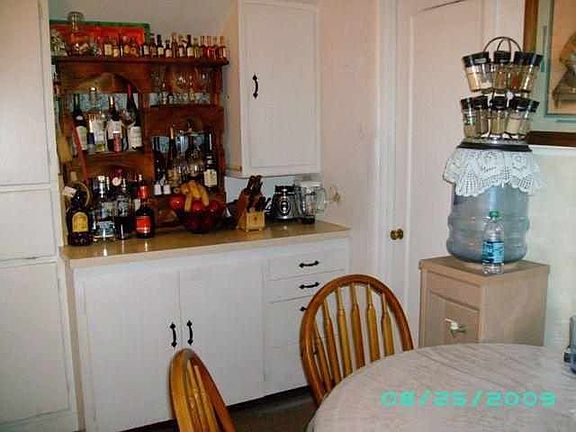 5th image of 114 E Chelan Ave