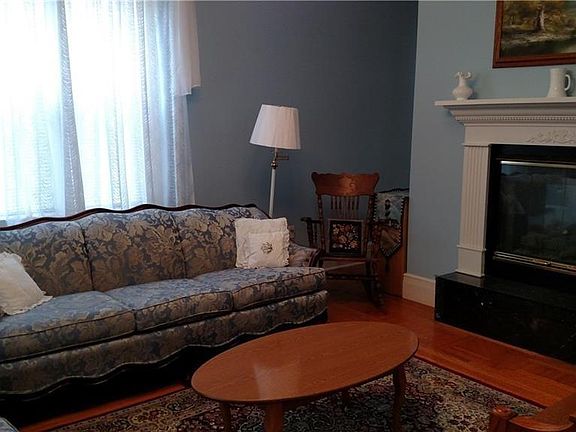 3rd image of 44 Church St