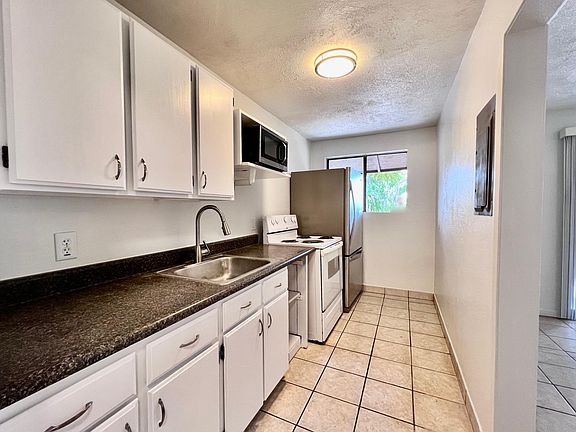 3rd image of 246 Pakalana Pl Unit 1