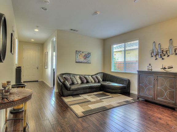 4th image of 609 Brazelton Cir