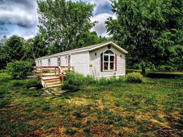 1128 Rashelle Dr, Crystal, MI 48818
