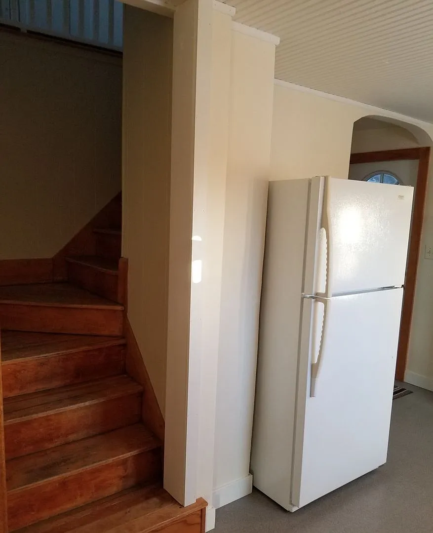 Spacious 4 Bedroom 2 Bath — Photo 4