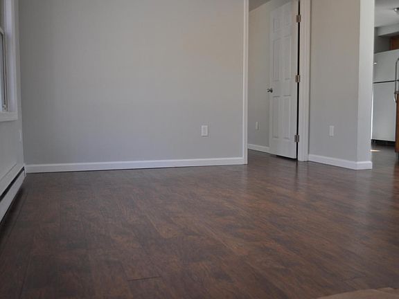 3rd image of 8867 Kings Way
