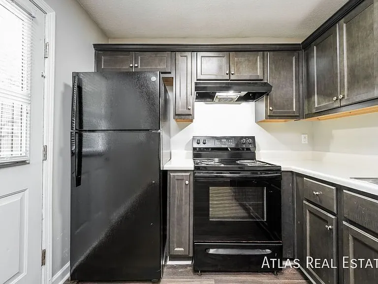 Lexington Heights — Photo 31