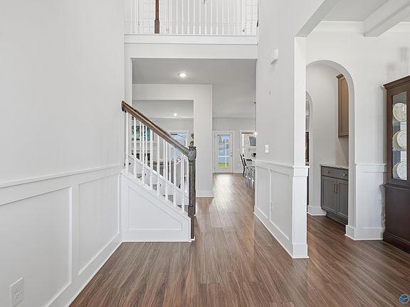 3rd image of 144 Chesire Cove Ln