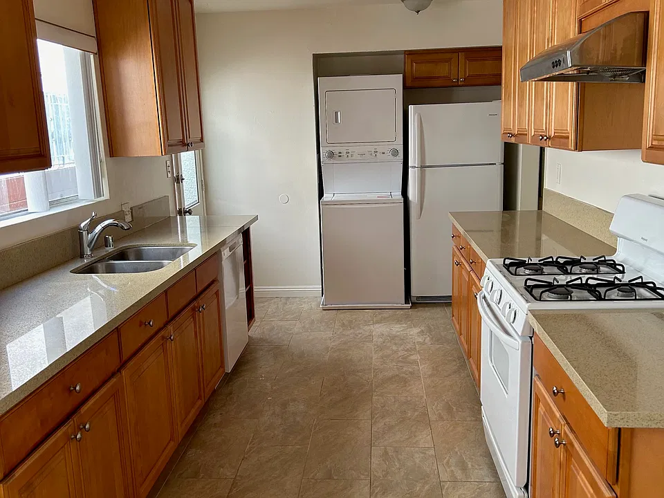 Apt 1 Kitchen