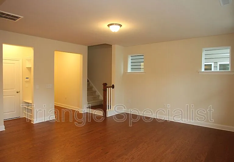 215 Begen St — Photo 5